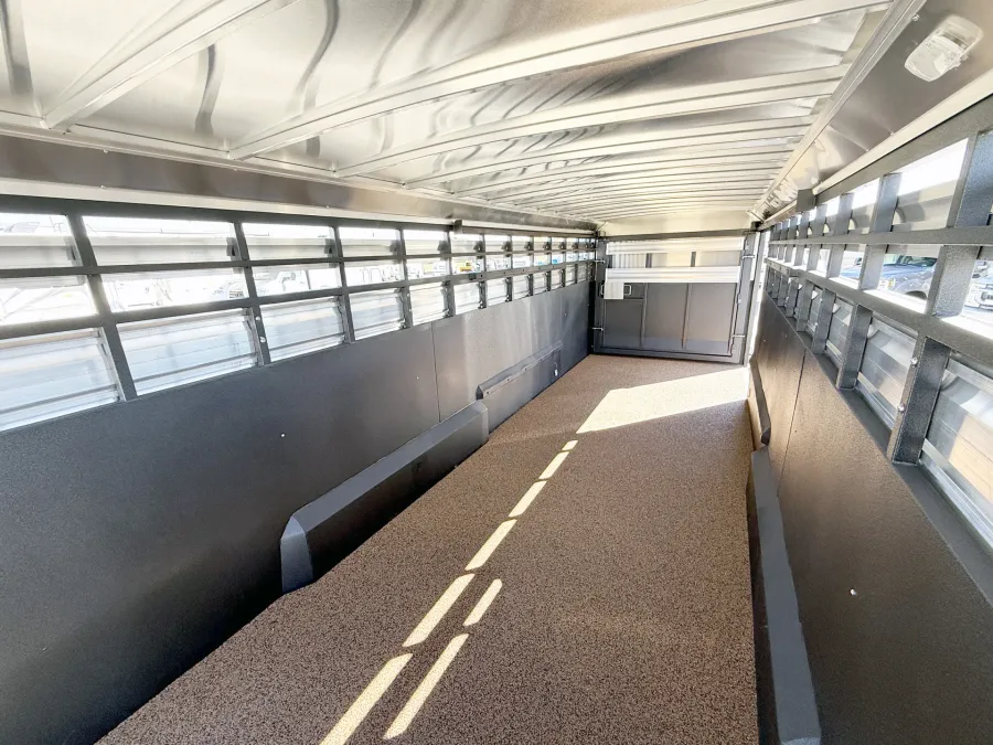 2026 Logan Coach Ranch Hand | Photo 3 of 4