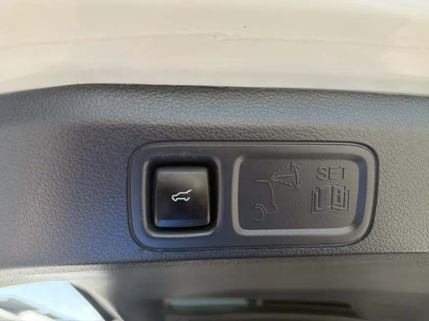 2024 Ford Expedition Limited | Photo 13 of 26