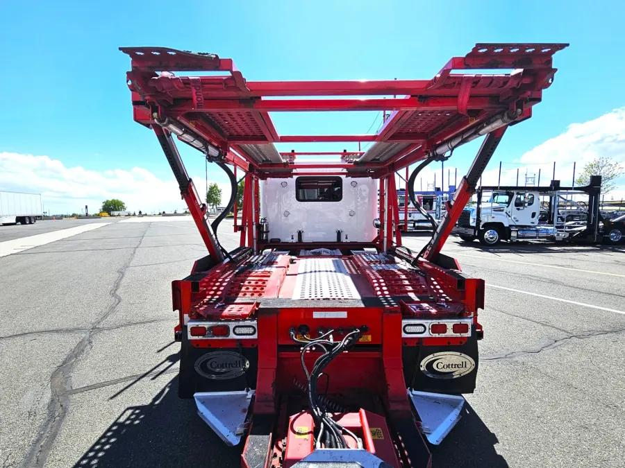 2018 Peterbilt 389 | Photo 6 of 35