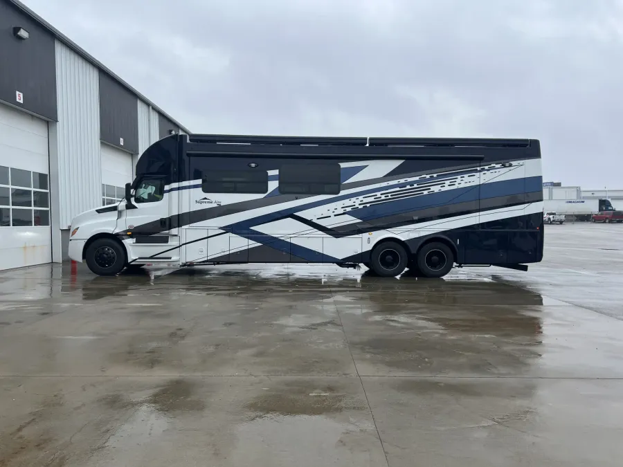 2026 Newmar Supreme Aire 4505 | Photo 1 of 27