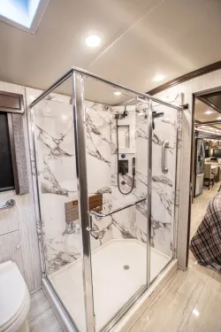 2019 Newmar Dutch Star 4369 | Thumbnail Photo 30 of 31