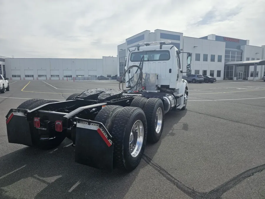 2023 Freightliner M2 112 | Photo 5 of 19