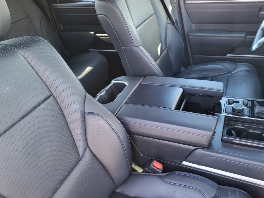 2024 Toyota Tundra 4WD Platinum | Photo 10 of 24