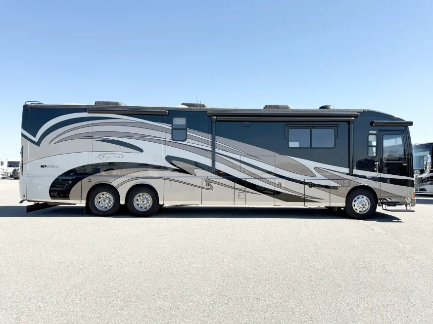 2012 Itasca Ellipse 42QD | Photo 2 of 32