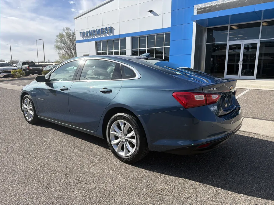 2025 Chevrolet Malibu LT | Photo 2 of 19