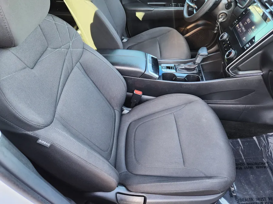 2022 Hyundai Tucson SE | Photo 9 of 20