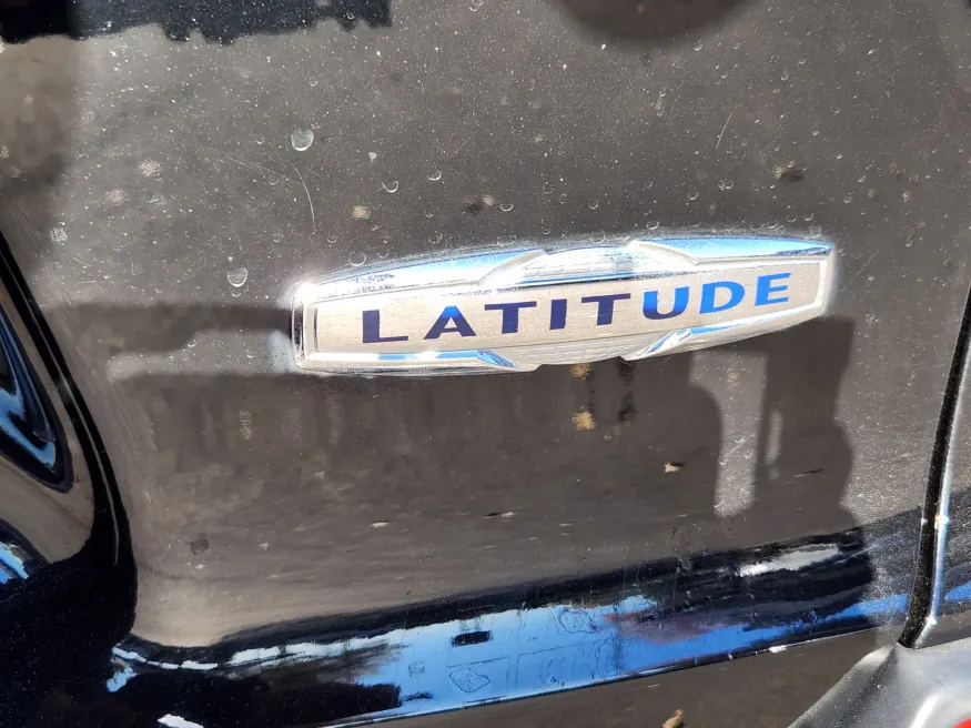 2019 Jeep Cherokee Latitude Plus | Photo 15 of 29