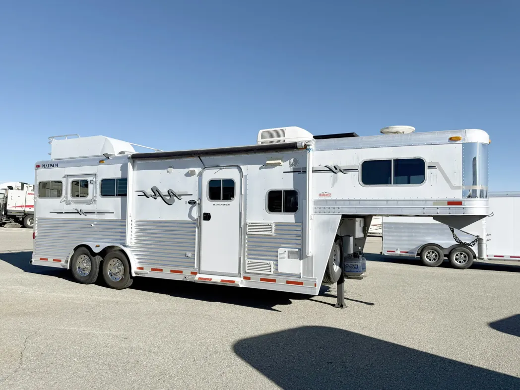 2004 Platinum Coach 3HGNLQ 