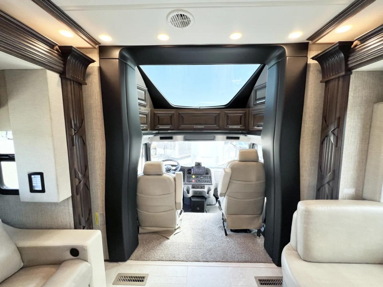 2023 Newmar Supreme Aire 4509 | Photo 7 of 37