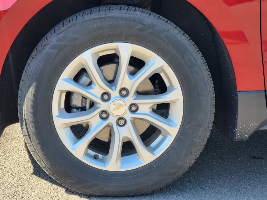 2018 Chevrolet Equinox LT | Photo 9 of 24