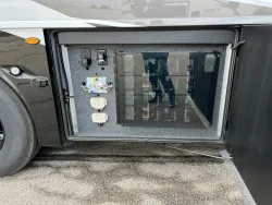 2026 Newmar Mountain Aire 4118 | Thumbnail Photo 38 of 44