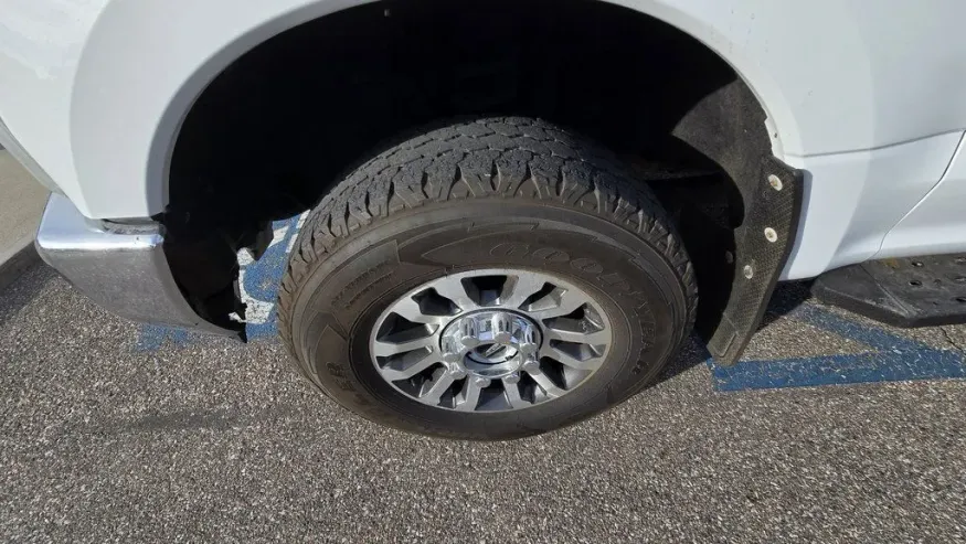 2019 Ford F-350 | Photo 9 of 27