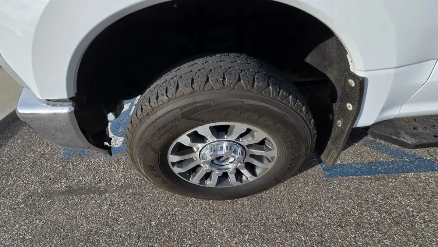 2019 Ford F-350 | Photo 9 of 27