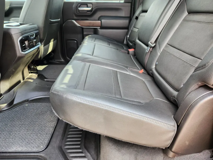 2023 GMC Sierra 2500HD Denali | Photo 10 of 30