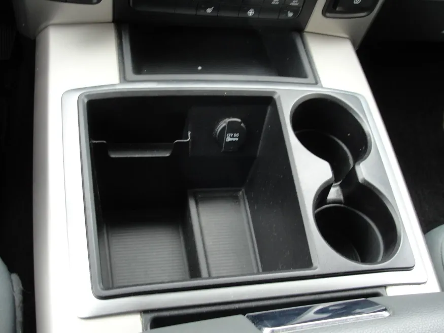 2015 RAM 1500 | Photo 9 of 17