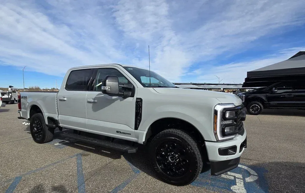 2026 Ford Super Duty F-250 | Photo 3 of 35
