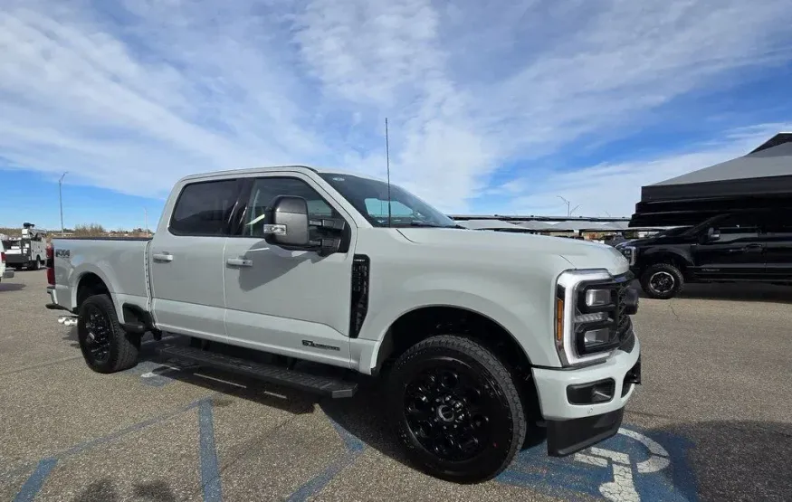 2026 Ford Super Duty F-250 | Photo 3 of 35