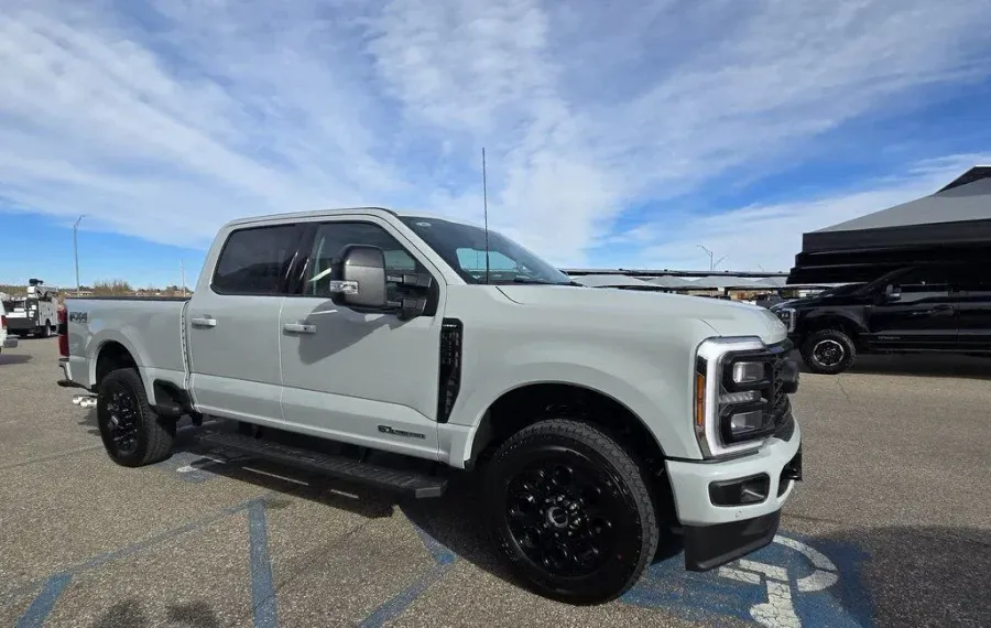 2026 Ford Super Duty F-250 | Photo 3 of 35