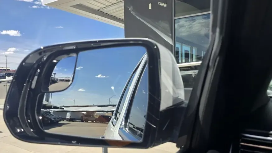 2022 Jeep Grand Wagoneer | Photo 13 of 45