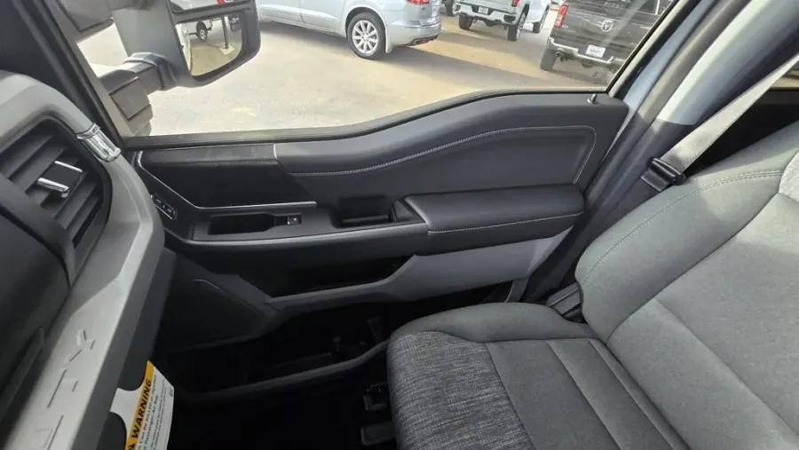 2026 Ford Super Duty F-350 | Photo 27 of 30