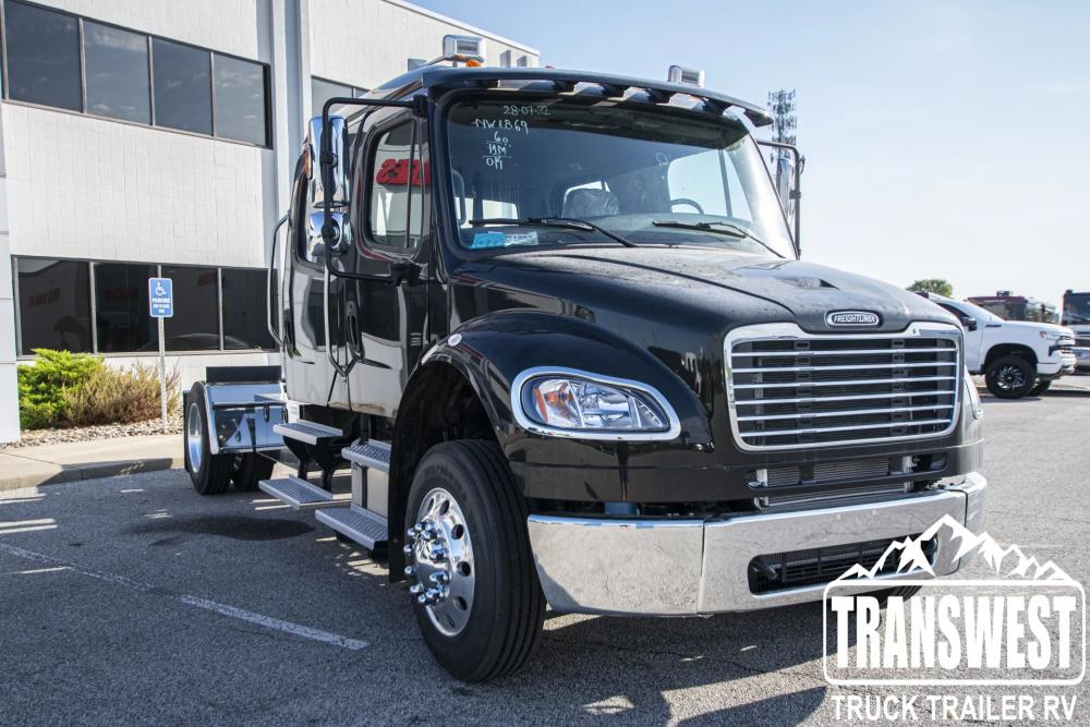 2023 Freightliner M2 106 | Photo 5 of 13