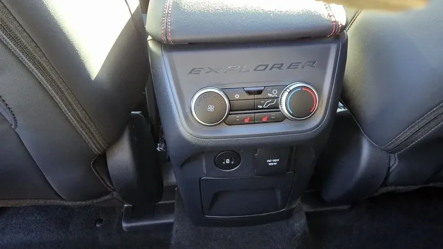 2026 Ford Explorer | Photo 32 of 34