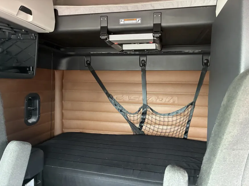 2019 Freightliner Cascadia 126 | Photo 10 of 10