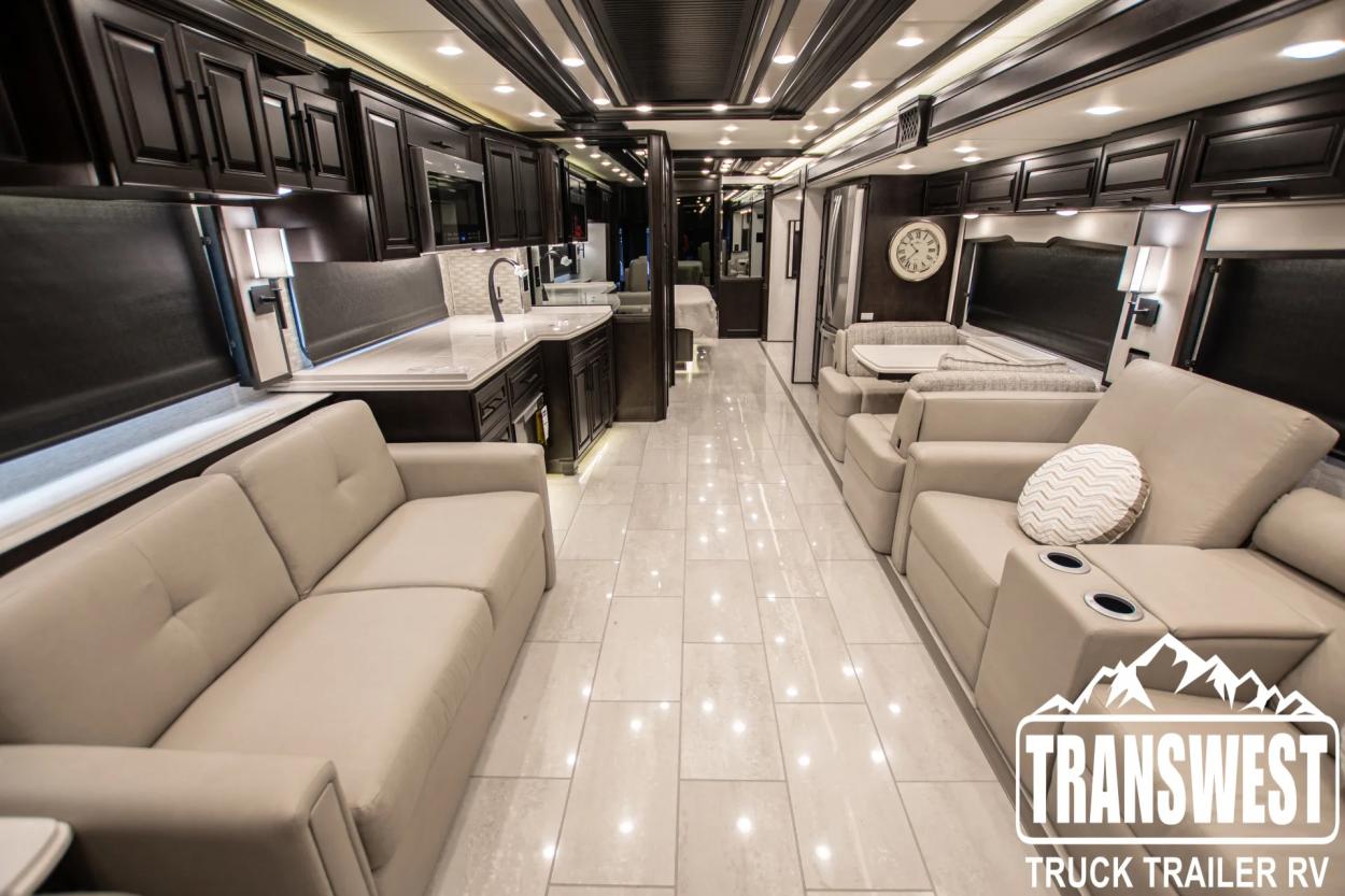2024 Newmar London Aire 4551 | Photo 2 of 34