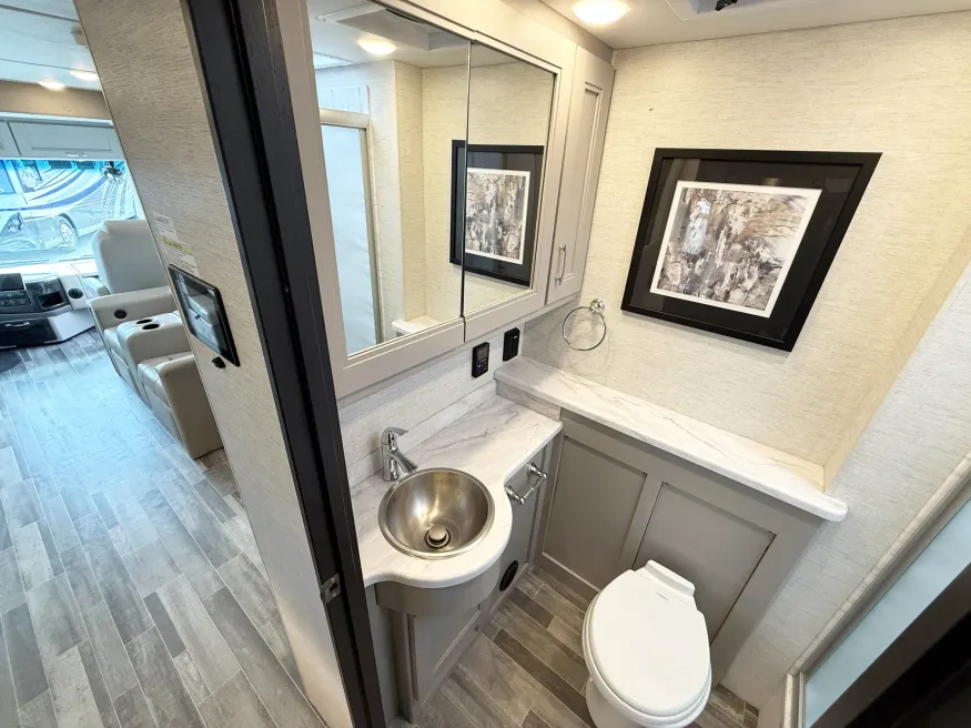 2025 Thor Palazzo GT 33.6 | Photo 13 of 30