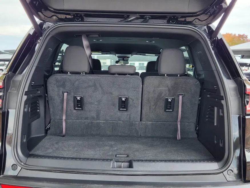 2025 GMC Acadia AWD Elevation | Photo 15 of 29