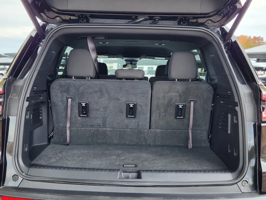 2025 GMC Acadia AWD Elevation | Photo 15 of 29