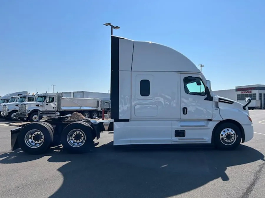 2026 Freightliner Cascadia 126 | Photo 6 of 20