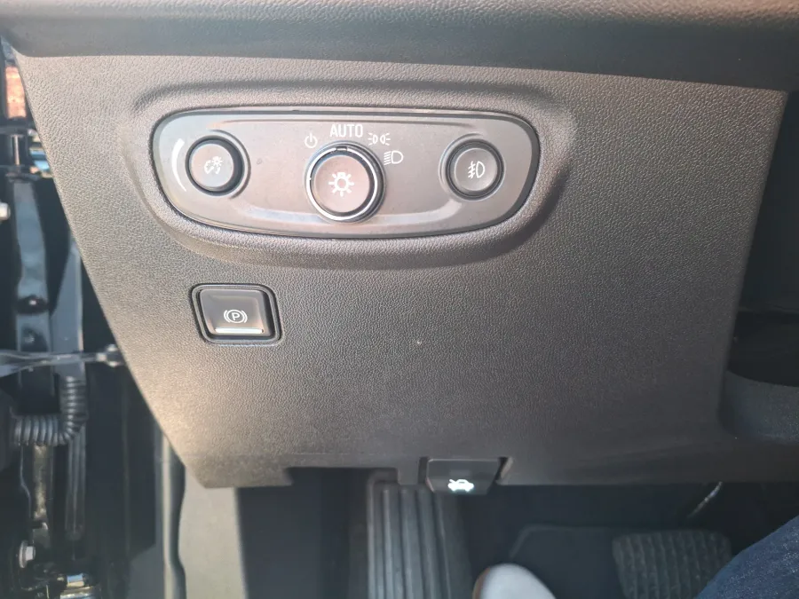 2024 GMC Terrain SLT | Photo 13 of 20