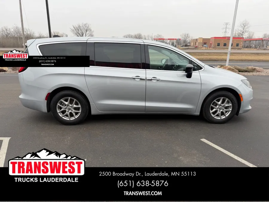 2024 Chrysler Voyager LX | Photo 5 of 23