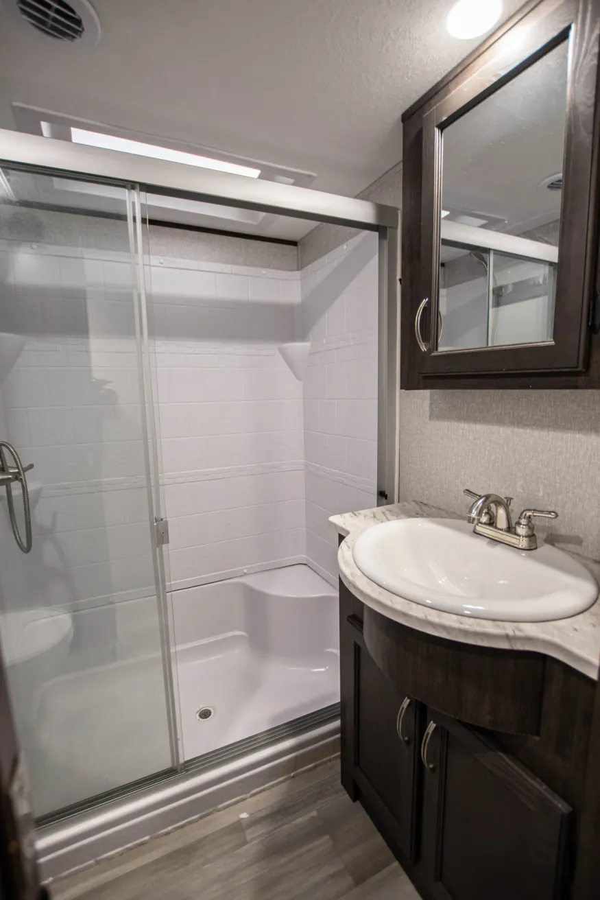 2022 Coachmen Brookstone 398MBL | Photo 23 of 27