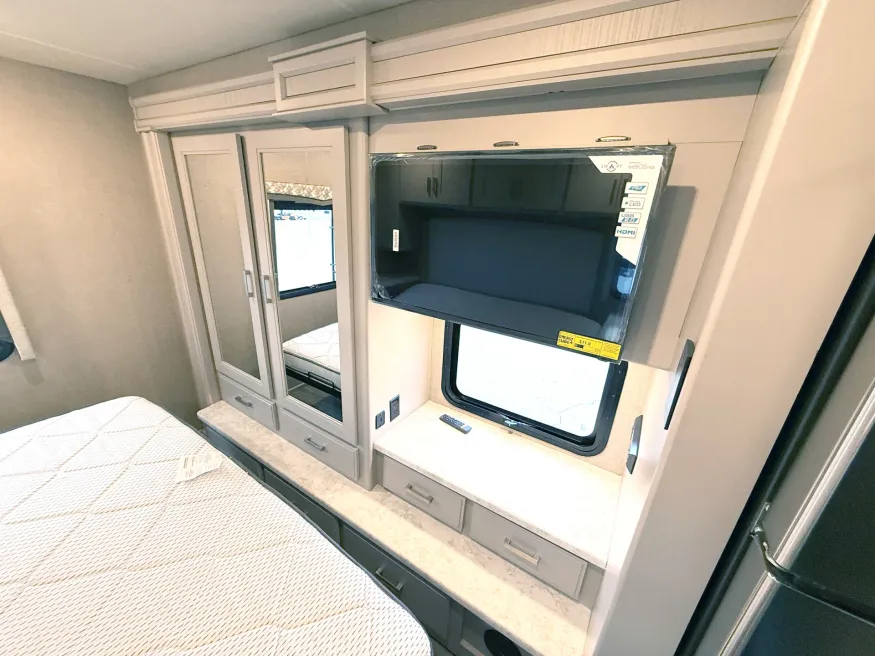 2023 Thor Magnitude SV34 | Photo 15 of 26