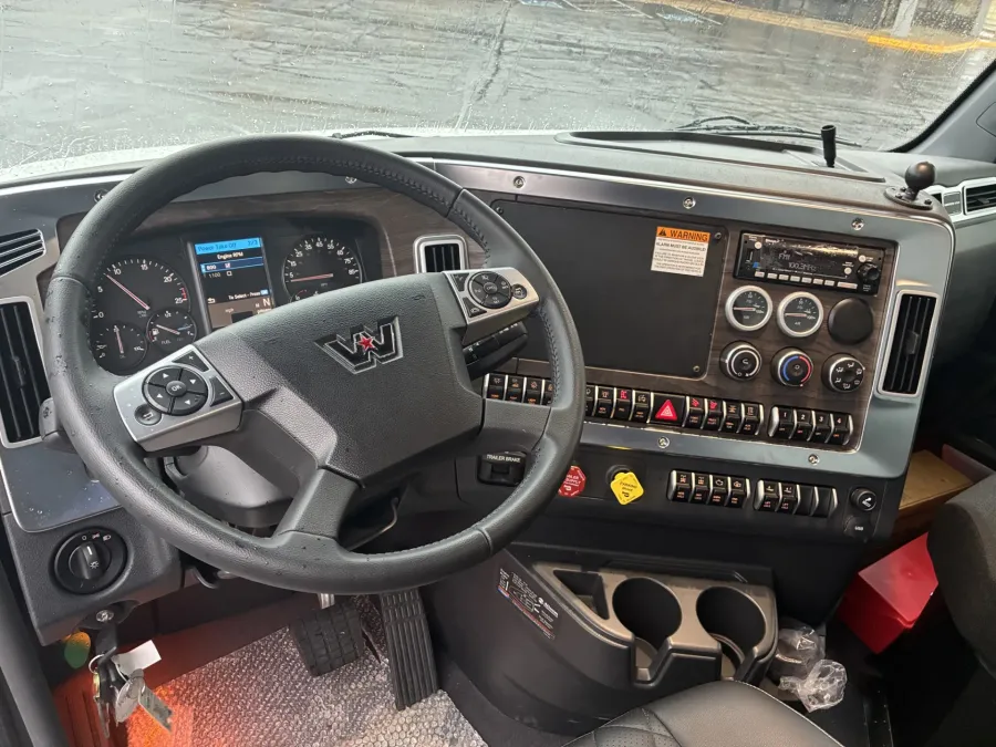 2026 Western Star 47X | Photo 7 of 10