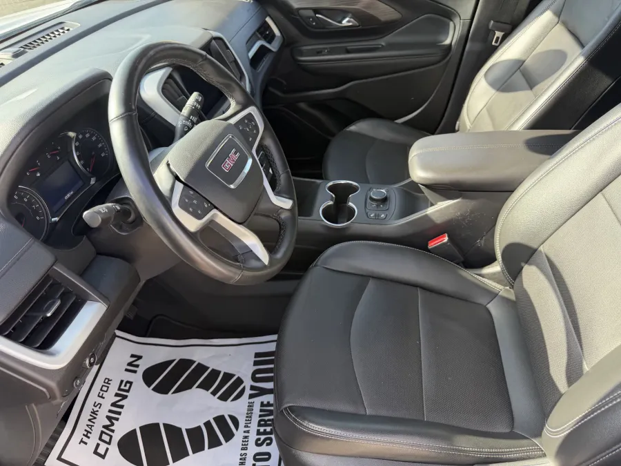 2024 GMC Terrain SLT | Photo 13 of 20