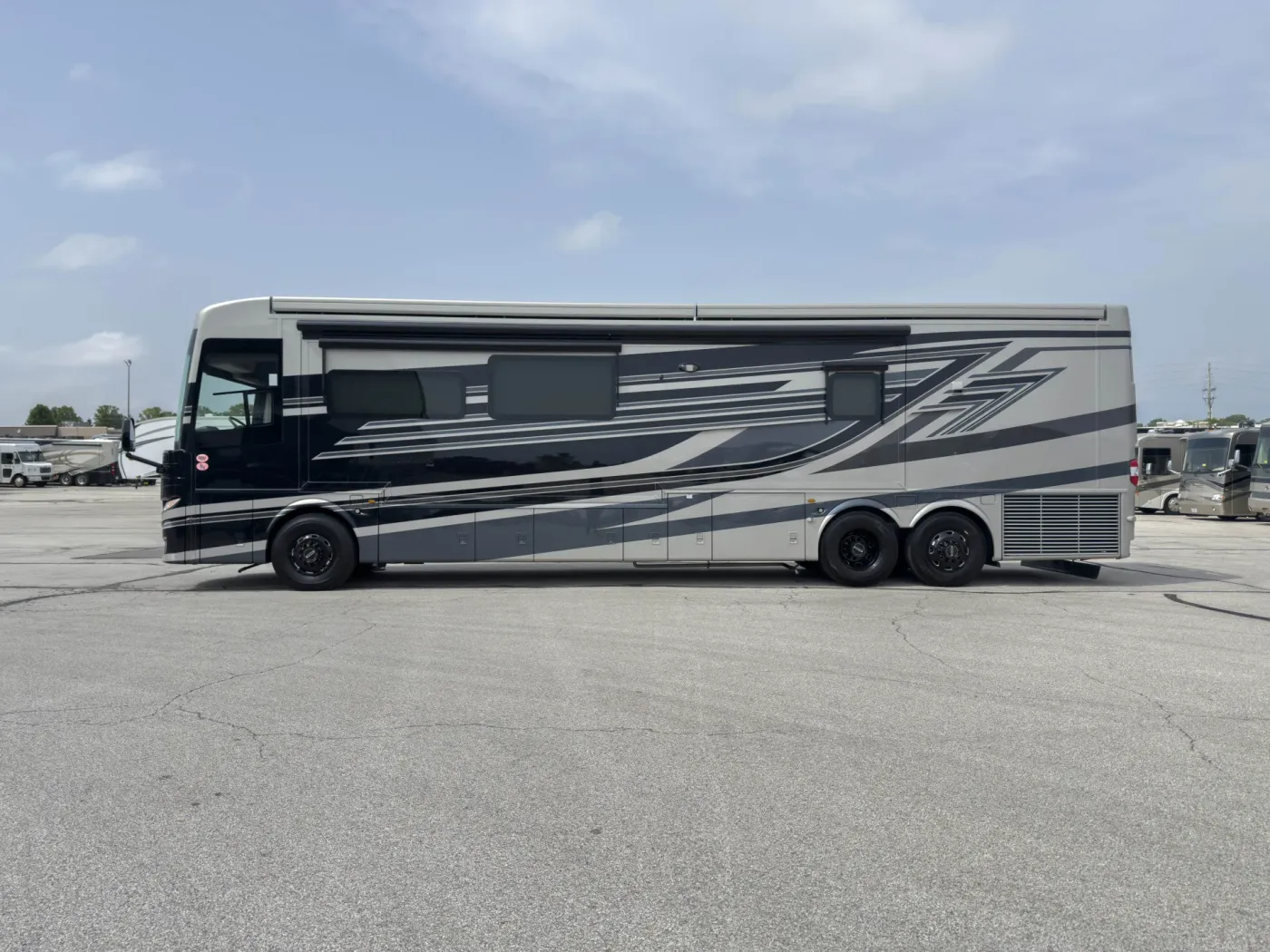 2026 Newmar London Aire 4551 | Photo 4 of 19