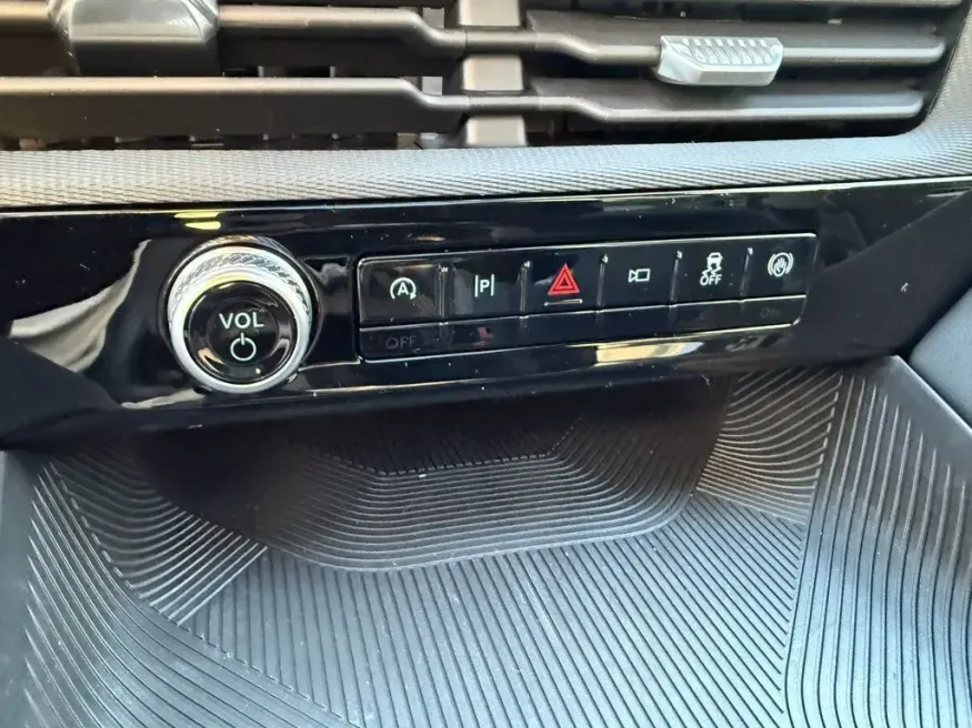 2026 Ford Explorer | Photo 23 of 32