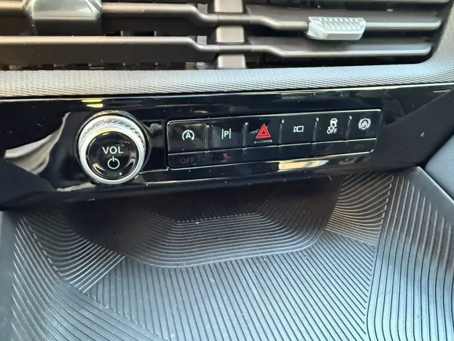 2026 Ford Explorer | Photo 23 of 32