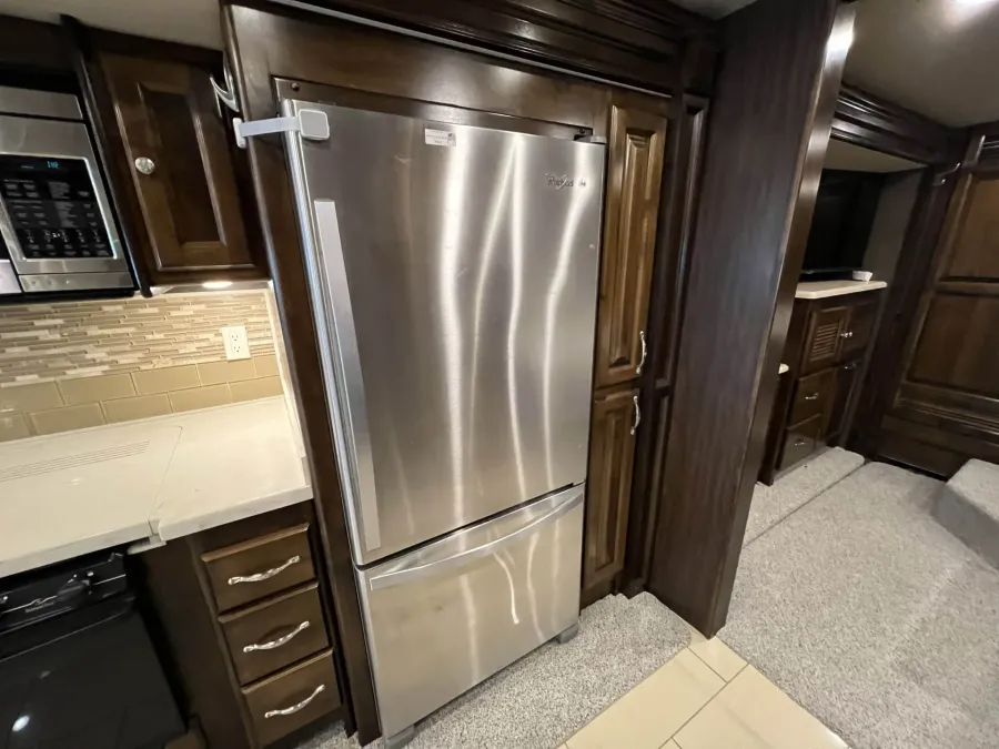 2016 Tiffin Allegro Red 33AA | Photo 15 of 21