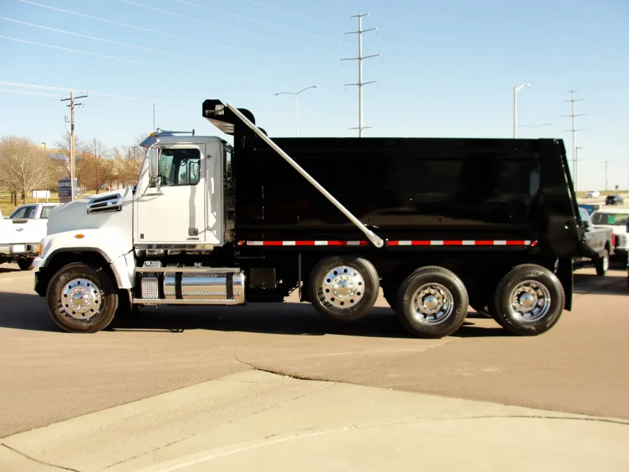 2018 Western Star 4700 | Photo 2 of 20