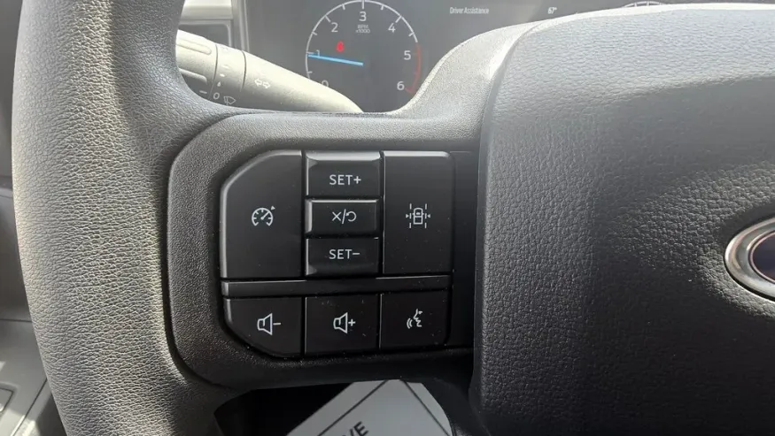 2025 Ford Super Duty F-350 | Photo 15 of 28