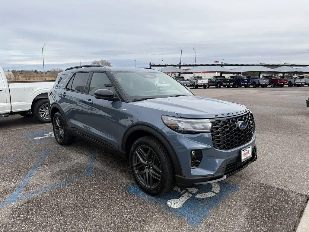 2026 Ford Explorer | Photo 3 of 29