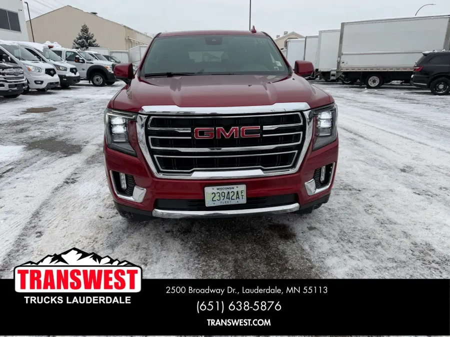 2024 GMC Yukon XL SLT | Photo 7 of 22