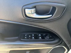 2018 Jeep Compass Latitude | Thumbnail Photo 13 of 19