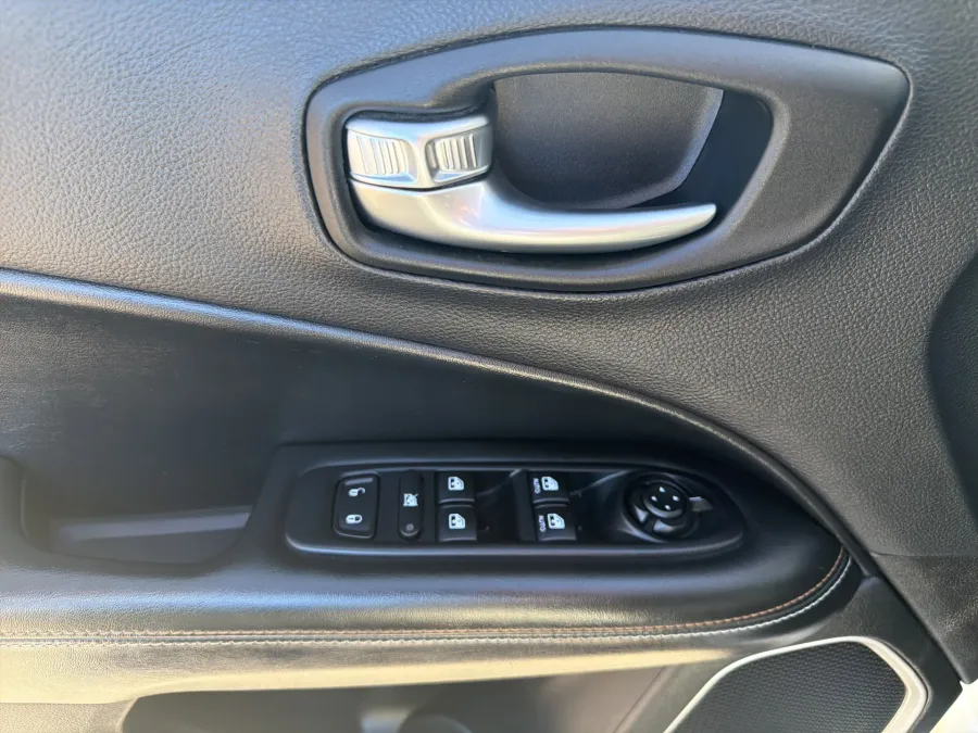2018 Jeep Compass Latitude | Photo 13 of 19