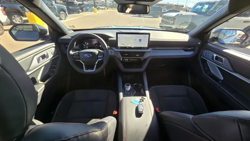2026 Ford Explorer | Photo 31 of 36