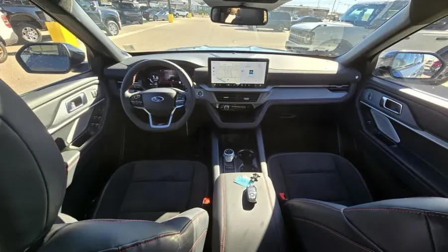 2026 Ford Explorer | Photo 31 of 36